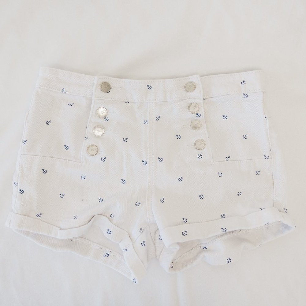 Almost Famous Short Size 7